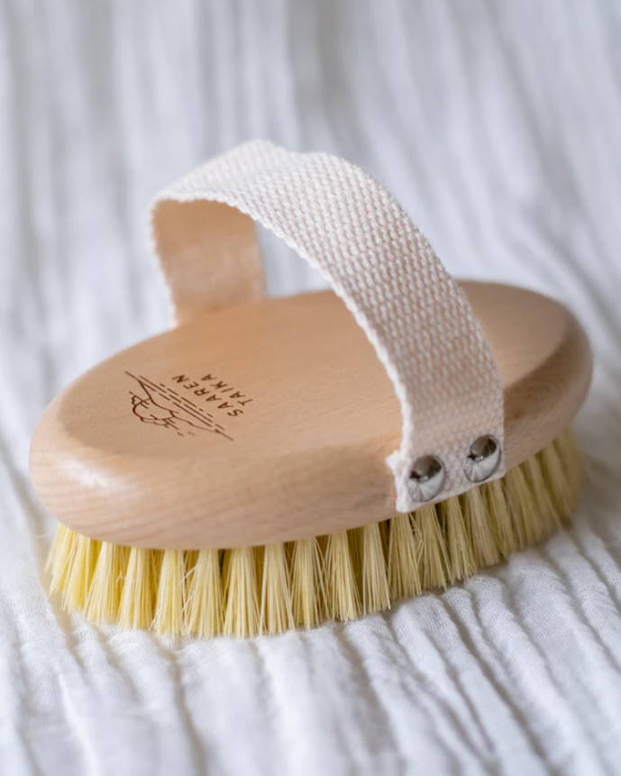 Beech Dry borste främjar ämnesomsättningen, exfolierar och ljusar upp huden -